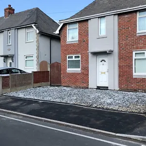 Leavesley Holiday home Blackpool
